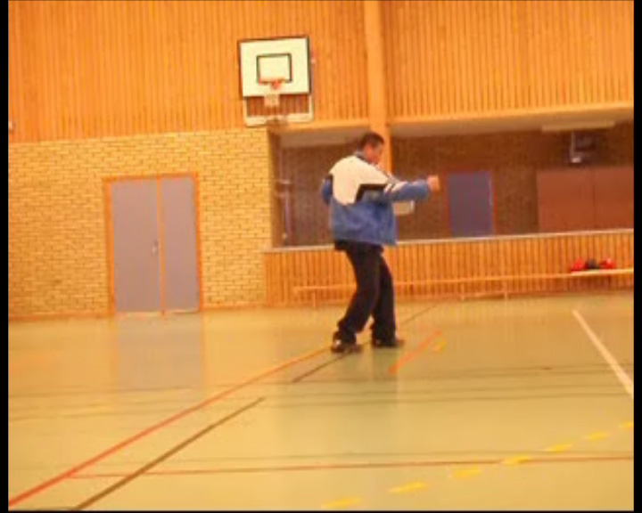 2011-12-10: Da Sifu Linn teaches O Shin Chuen shock punch to the advanced members of Skövde Wushuförening